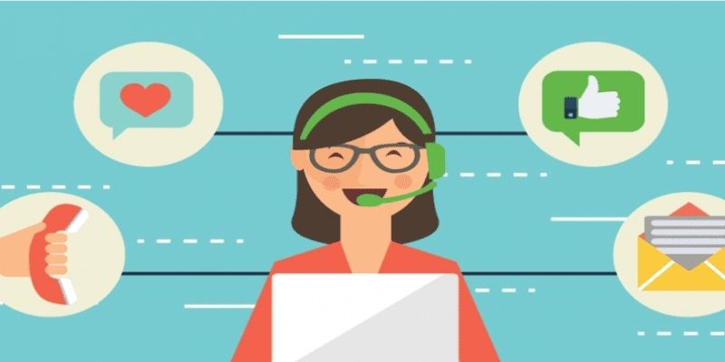 Minh họa nhân viên đeo tai nghe được bao quanh bởi biểu tượng điện thoại, phong thư và khung chat, minh họa các kênh liên hệ 8xbet