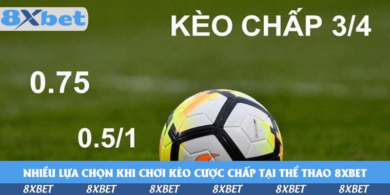Quả bóng trên sân cỏ cạnh dòng chữ kèo chấp 3/4 và các mức 0.75, 0.5/1