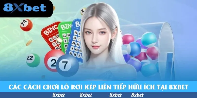 Cô gái tóc bạch kim cạnh ba phiếu bingo, bóng số 27, 22, 74 và lồng quay chứa nhiều bóng màu