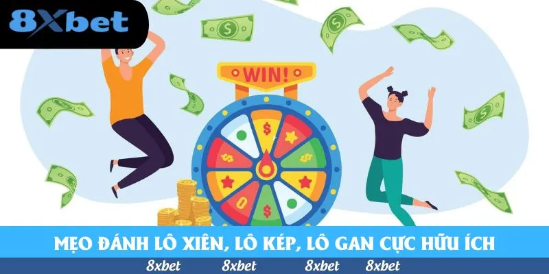 Hai người nhảy lên vui mừng bên vòng quay chữ WIN, tiền giấy và đồng xu bay xung quanh